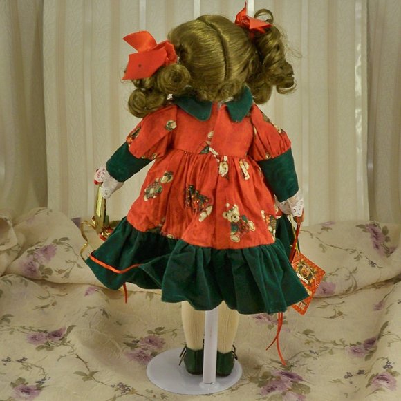 Mistletoe Miss Collectable Tradition Porcelain Doll W/Stand - Picture 6 of 8
